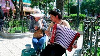 Johanna Meneses finalista de Las Voces de mi pueblo junto a su esposo Adrian Bermejo