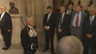 Queens Black Rod has door slammed in his face by MPs