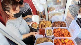 SARAPAN PAGI NASI UDUK DAN NASI KUNING DENGAN MENUNYA YANG BERLIMPAH  INDONESIAN STREET FOOD